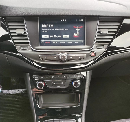 Opel Astra cena 47000 przebieg: 162900, rok produkcji 2019 z Biała małe 56